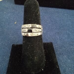 Elegant Silvertone and Black Women's Ring
